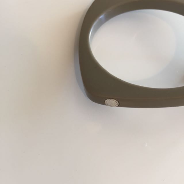 Marc Jacobs Heart Bangle (Category: Accessories) located in Toronto. Submitted by hgigi (Listing ID 130875020, Image 2). Description: .
