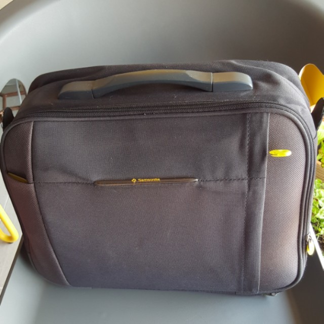 samsonite travel shoulder bag