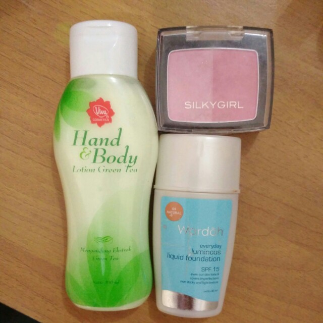 Handbody viva + foundation wardah+silky girl blush