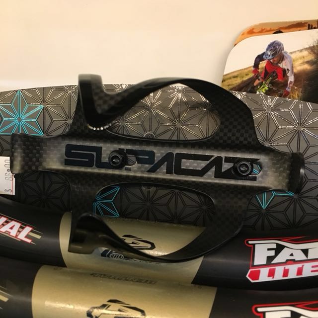 supacaz fly cage carbon
