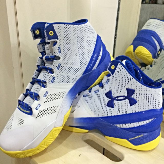 curry 2 men yellow