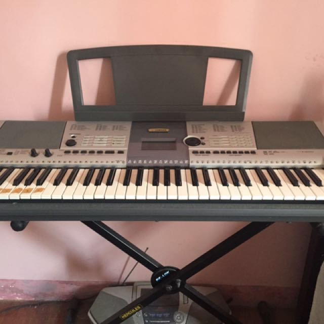 Yamaha PSRI425 Portable Keyboard, Hobbies & Toys, Music & Media
