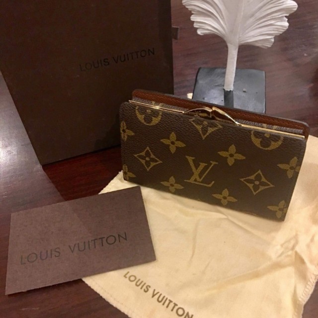 Louis Vuitton, Bags, Cute Used Louis Vuitton Vintage Epi Small Kisslock  Wallet Priced To Sell Flaws