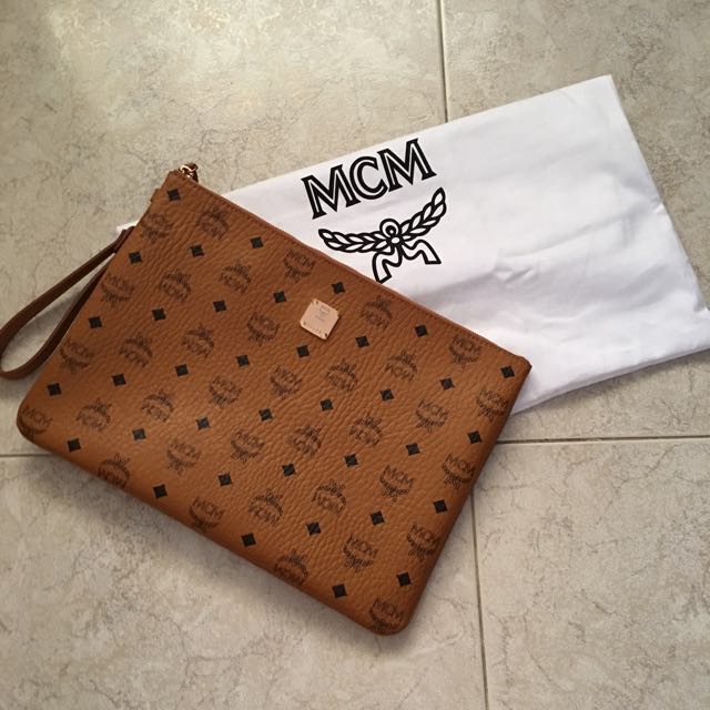 Mcm hot sale large wristlet