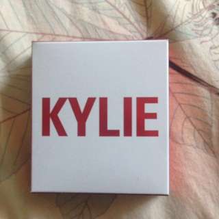 Kylie Cosmetics - Eyeshadow And Literally Gloss
