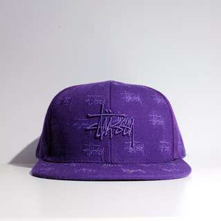 Fresh Loots / Stussy Logo 滿版 全封式棒球帽 紫色 7 1/4 American Needle