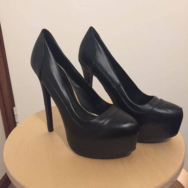 black pumps size 8
