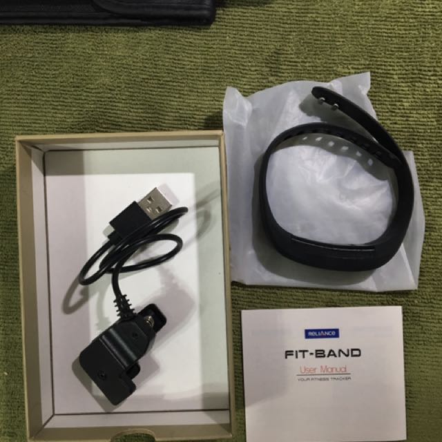 FitBit fitness band, Mobile Phones & Gadgets, Wearables & Smart Watches