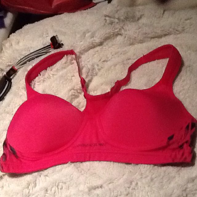 La senza sports bra, Women's Fashion, New Undergarments & Loungewear on