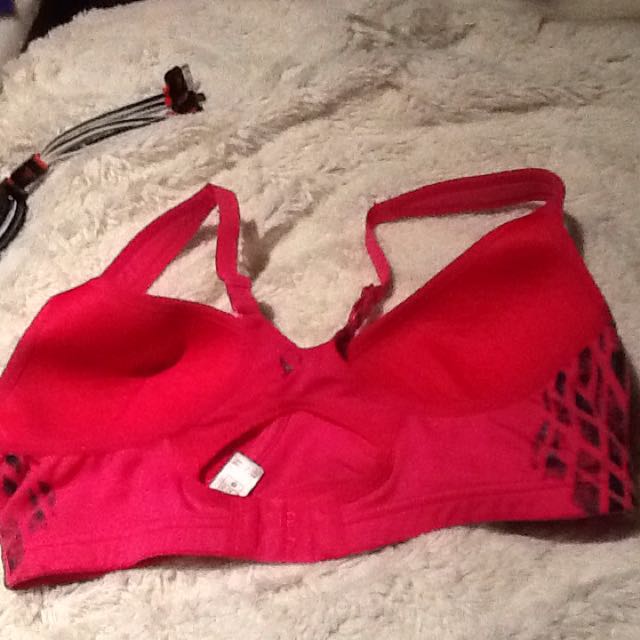 La senza sports bra, Women's Fashion, New Undergarments & Loungewear on