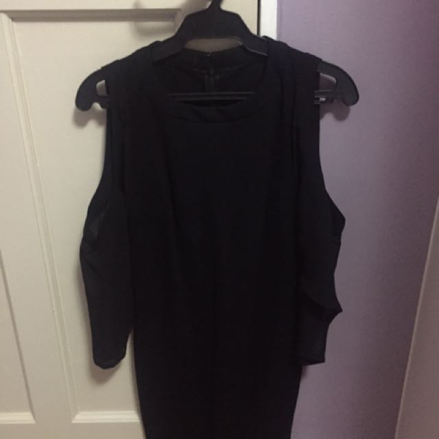 Cold shoulder dress (Category: Dresses) located in Quezon City. Submitted by mvaps (Listing ID 131390956, Image 1). Description: Never worn S-M Very nice in actual.