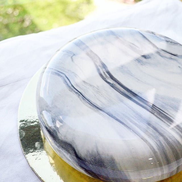 Marble cake with mirror glaze Recipe by Sadia Asif - Cookpad