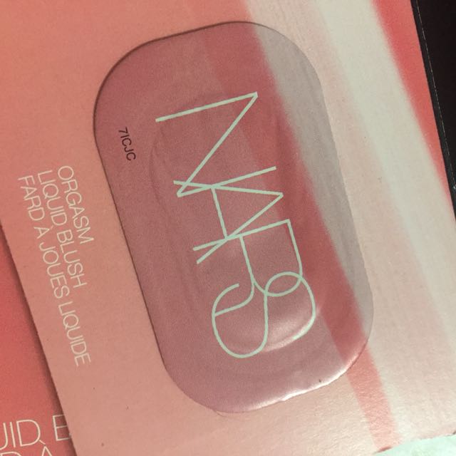 Nars sample （分類：化妝品）位於 Hong Kong。 由 soofuli 提交（商品編號 131564050，圖片 3）。簡介： Nars liquid blush*2 (organsm) Velvet matte skin tint (light 1 Finland x2, light 2 Alaska x 1) 不散賣 。