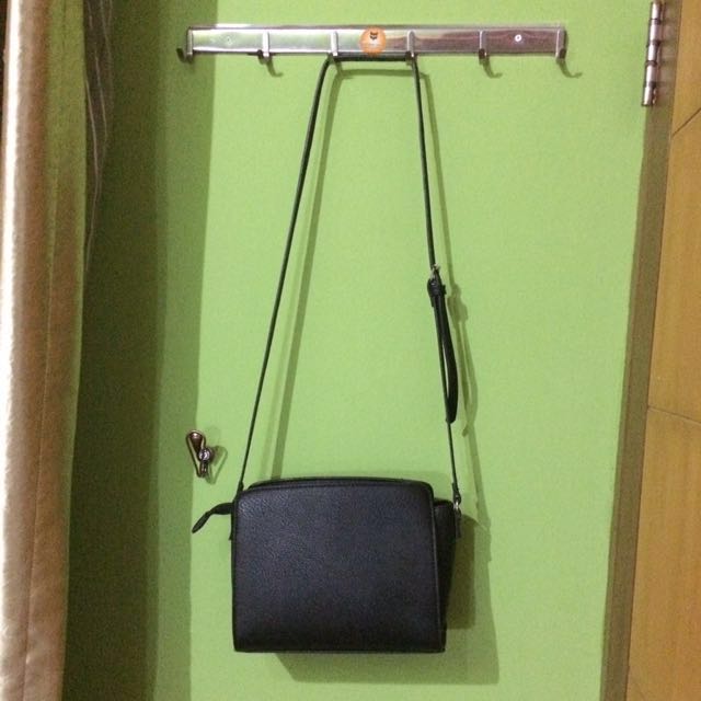 Sling bag online stradivarius original