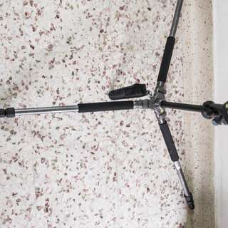 Giotto aluminum tripod