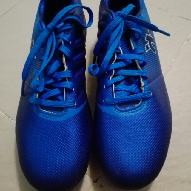 kipsta blue football shoes