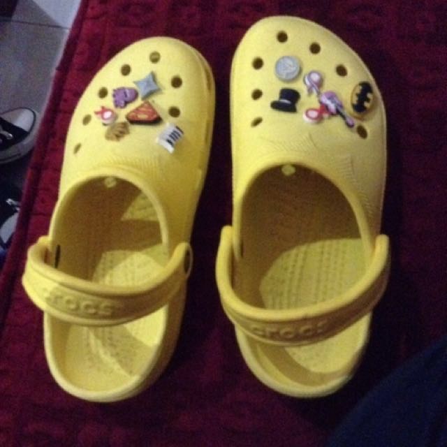 yellow crocs size 7
