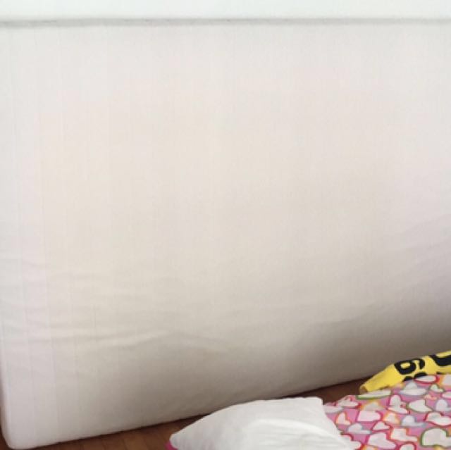 De Rucci Queen Size Mattress Furniture Beds Mattresses On Carousell Grab all of the details there's something really raw and organic about this diy bed frame. carousell