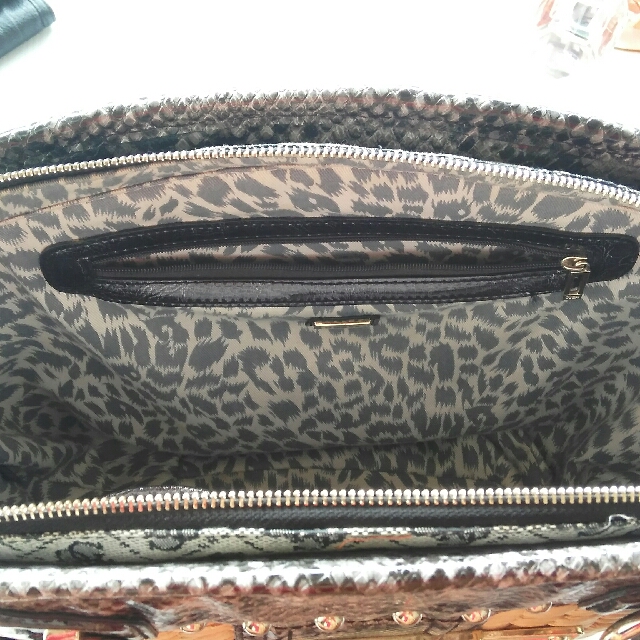 Guess Straw Bag, Fesyen Wanita, Tas & Dompet di Carousell