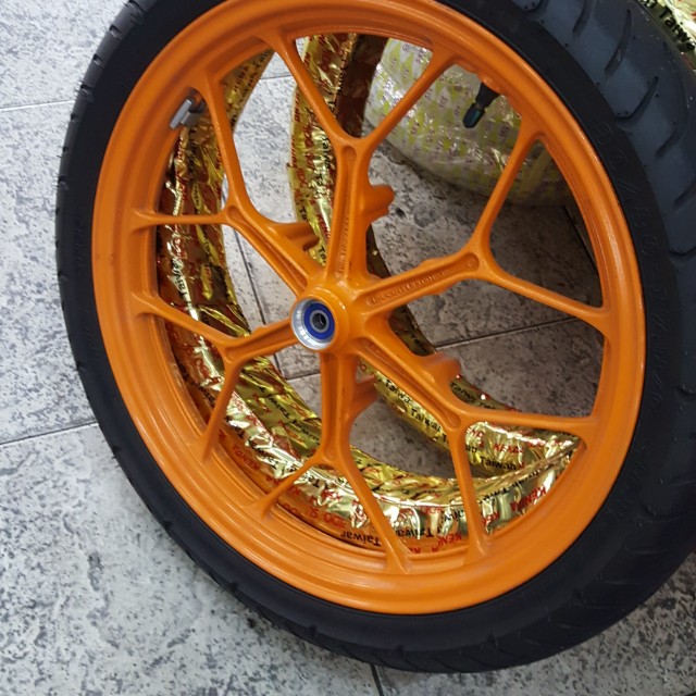 honda rs150 repsol rim ori+tayar, Auto Accessories on Carousell