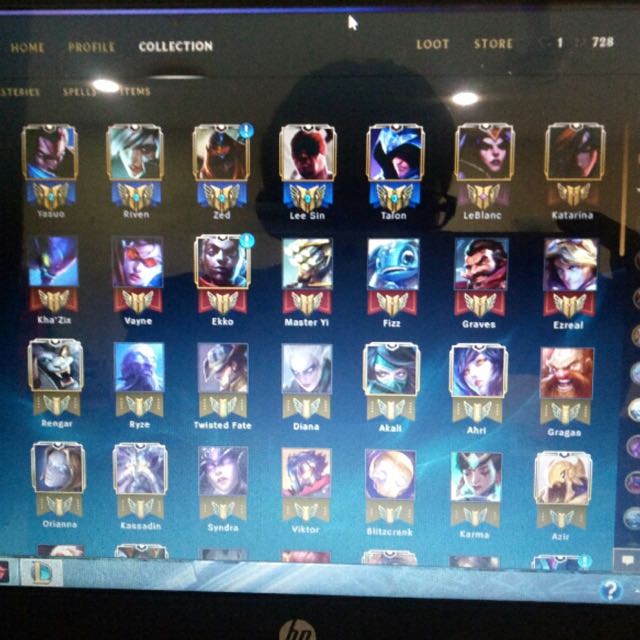 Selling Bronze 4 Acc with Rare Skins (Challenger Ahri, Dragonblade