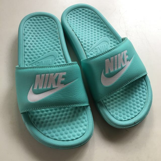 nike aqua flip flops