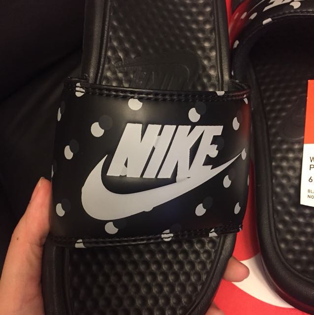 Nike polka dot sliders outlet
