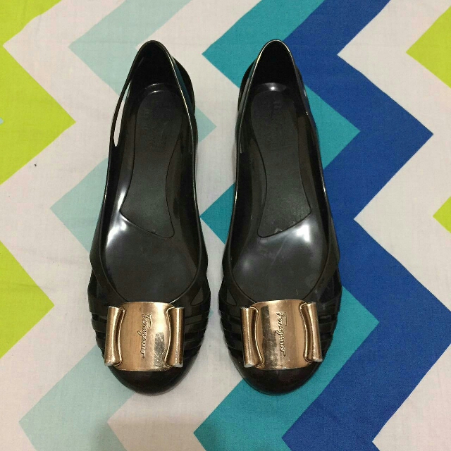 jelly shoes ferragamo asli