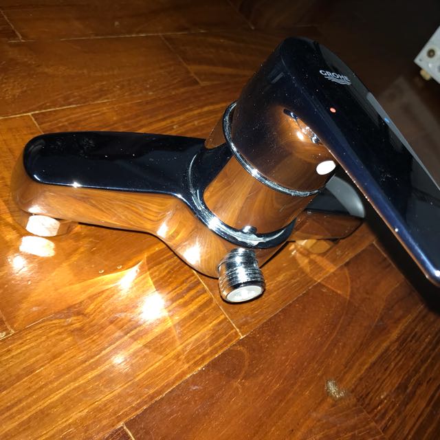 GROHE hot n cold bath mixer tap, TV & Home Appliances, Water Heater