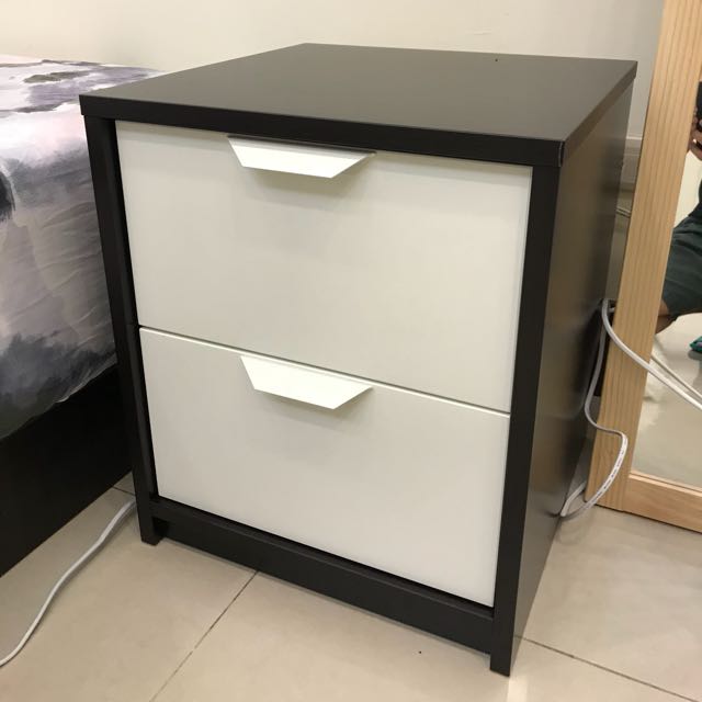 Ikea 床邊櫃收納bedside Table 居家生活 傢俱 櫥櫃在旋轉拍賣