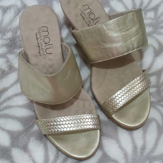 Malu wedge (u.s 36) made in brazil, Women's Fashion, Footwear, Slippers and  slides on Carousell