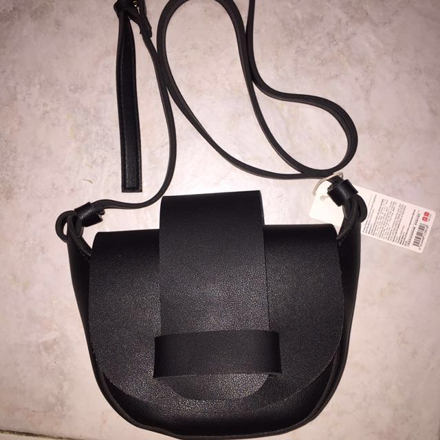 miniso minimalistic black sling bag 