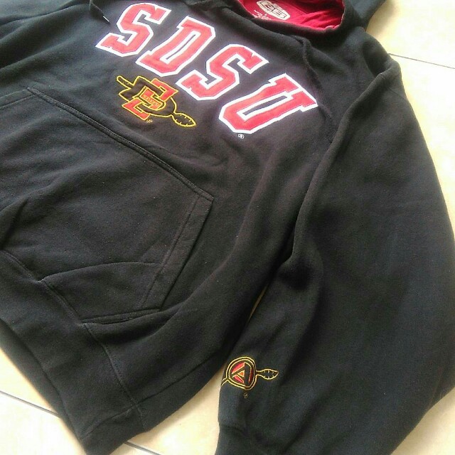 Sweater Hoodie San Diego State Univ Men S Fashion Men S Clothes Outerwear On Carousell