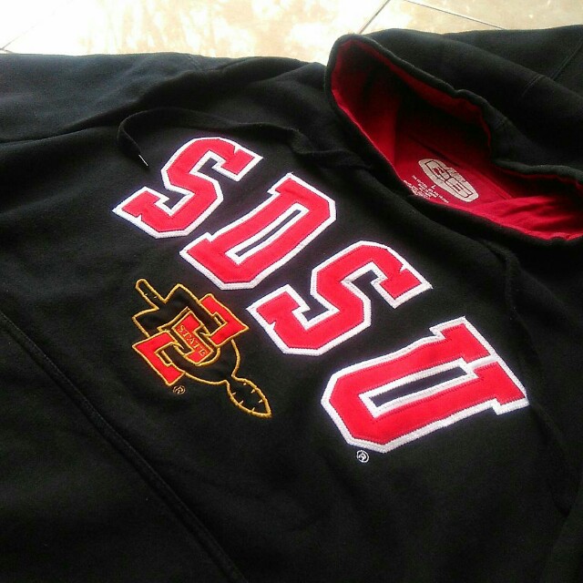 Sweater Hoodie San Diego State Univ Men S Fashion Men S Clothes Outerwear On Carousell