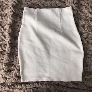 Rubbed cream skirt