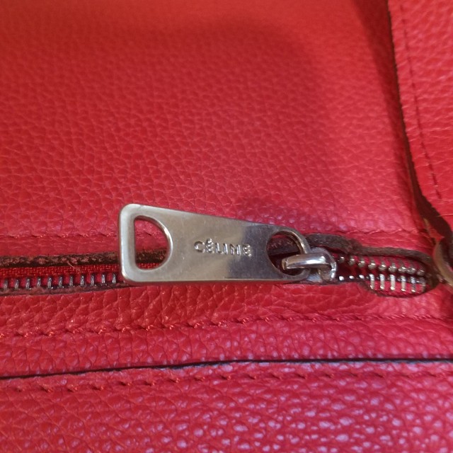 Celine Trapeze (Category: Luxury Bags & Wallets) located in Makati City. Submitted by luxedeclutter (Listing ID 132051373, Image 2). Description: Celine Trapeze with silver hardware Good condition complete with paper bag and dust bag well kept no flaws.