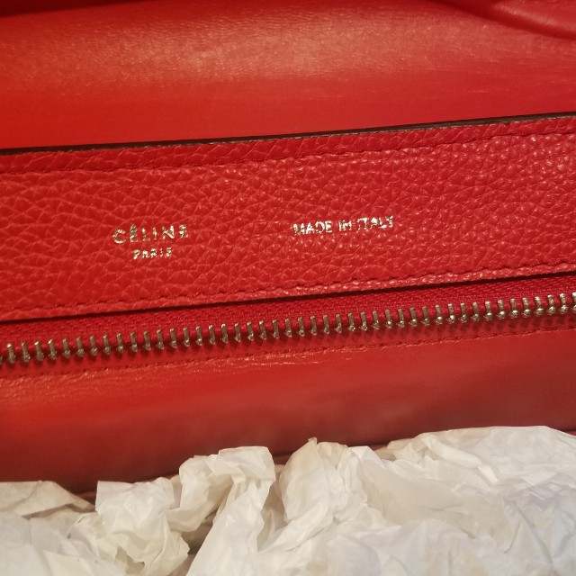 Celine Trapeze (Category: Luxury Bags & Wallets) located in Makati City. Submitted by luxedeclutter (Listing ID 132051373, Image 3). Description: Celine Trapeze with silver hardware Good condition complete with paper bag and dust bag well kept no flaws.