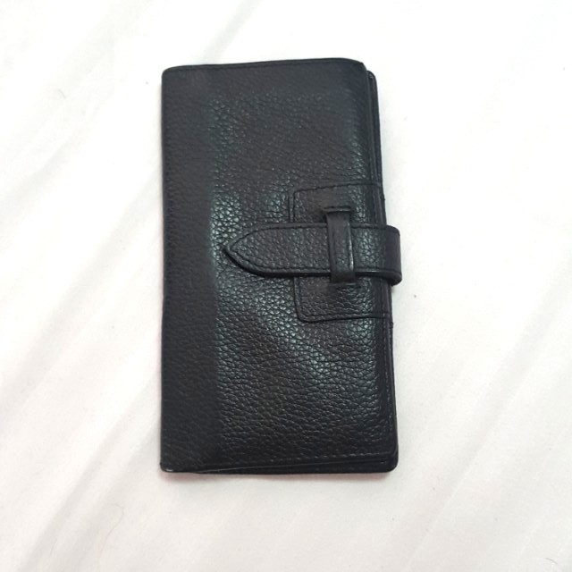 FINO BLACK LEATHER WALLET/CARDHOLDER (Category: Wallets & Card holders) located in Mandaluyong City. Submitted by love.whatilove (Listing ID 132005504, Image 1). Description: .