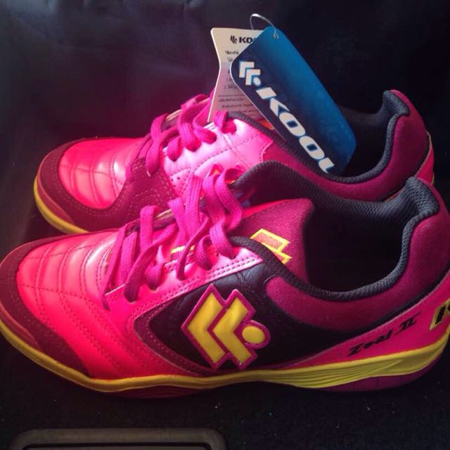 r10 futsal shoes