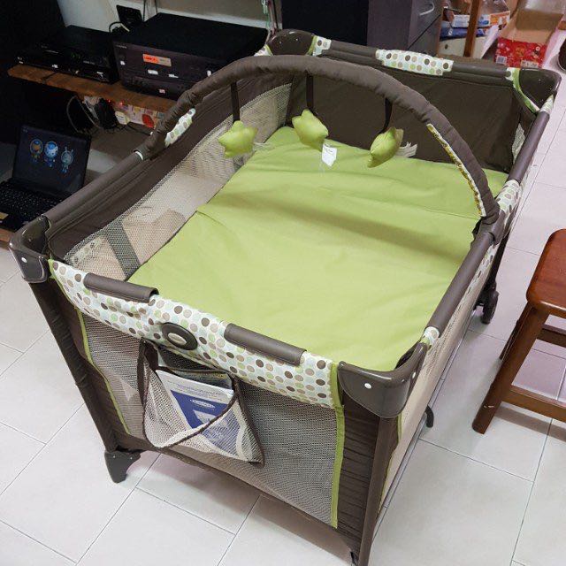 Graco pack 'n play on the go playpen and complete set with