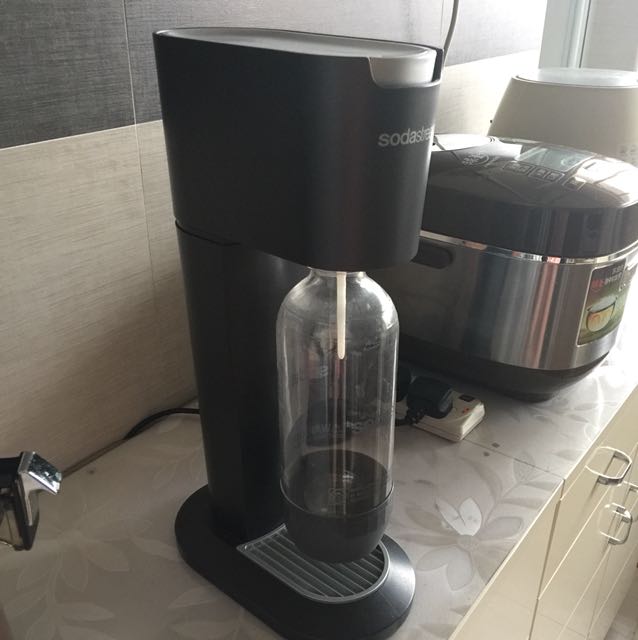 Sodastream GENESISSparkling Water Maker, TV & Home Appliances, Kitchen