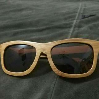 Kacamata kayu bambu
