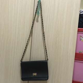 F21 chain slingbag