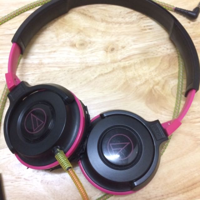 Audio Technica Headphone (Category: Headphones & Headsets) located in Pasay City. Submitted by stuffz.ph (Listing ID 132265605, Image 1). Description: Audio Technica Street Monitoring Headphone ✅Portable headphones with mic for calls ✅Used for about 2 years ✅Still working ✅Includes cord protection .