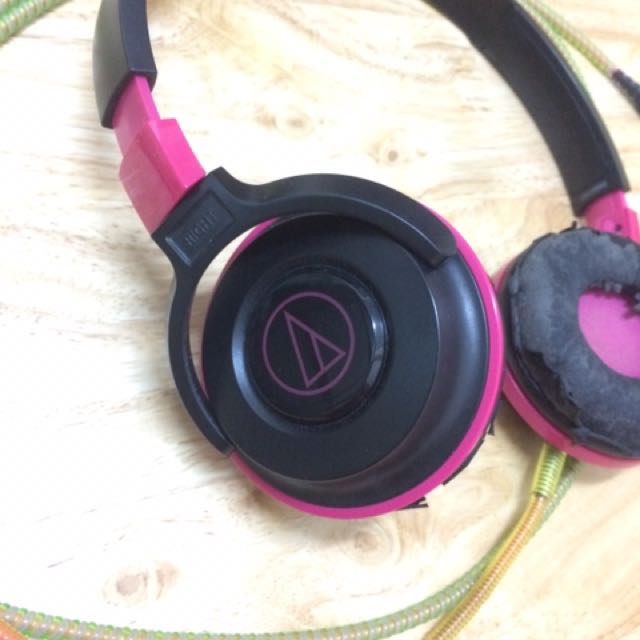 Audio Technica Headphone (Category: Headphones & Headsets) located in Pasay City. Submitted by stuffz.ph (Listing ID 132265605, Image 3). Description: Audio Technica Street Monitoring Headphone ✅Portable headphones with mic for calls ✅Used for about 2 years ✅Still working ✅Includes cord protection .