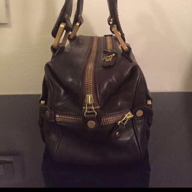 Jimmy choo Bag brown Original (Category: Accessories) located in Adelaide. Submitted by manulove (Listing ID 132130330, Image 3). Description: Beautiful jimmy Choo Bag brown, like New, perfect, in this period i'm in Italy so , shipping from italy included; .