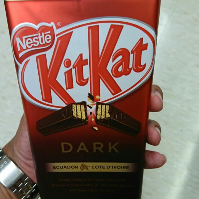 Kit kat special edition dark choc, Food & Drinks, Packaged & Instant