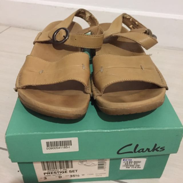 clarks sandals size 2