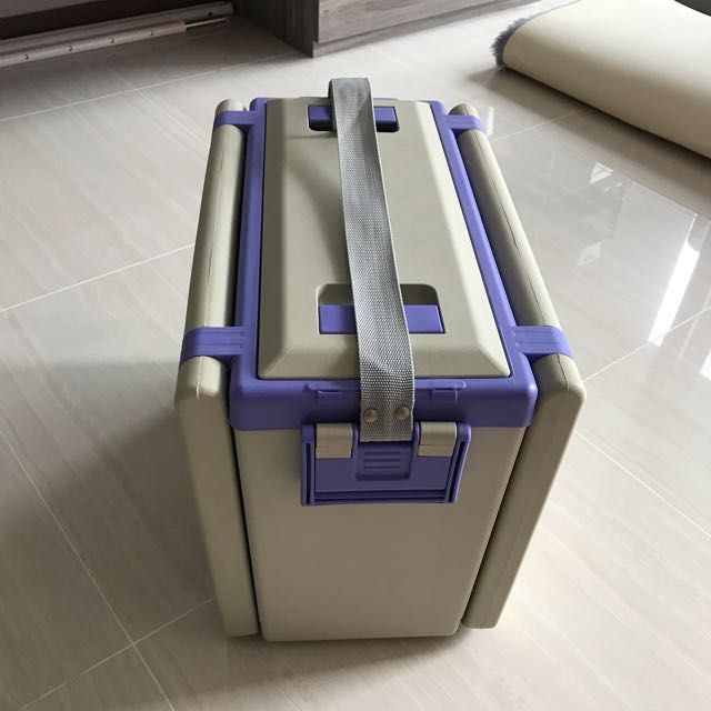Cooler box with shop table and chairs