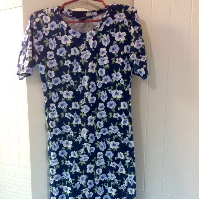 F21 Midi dress (Category: Dresses) located in Quezon City. Submitted by lorgeeee (Listing ID 129174489, Image 1). Description: Mil length dress, used twice, no flaws. Small- medium.